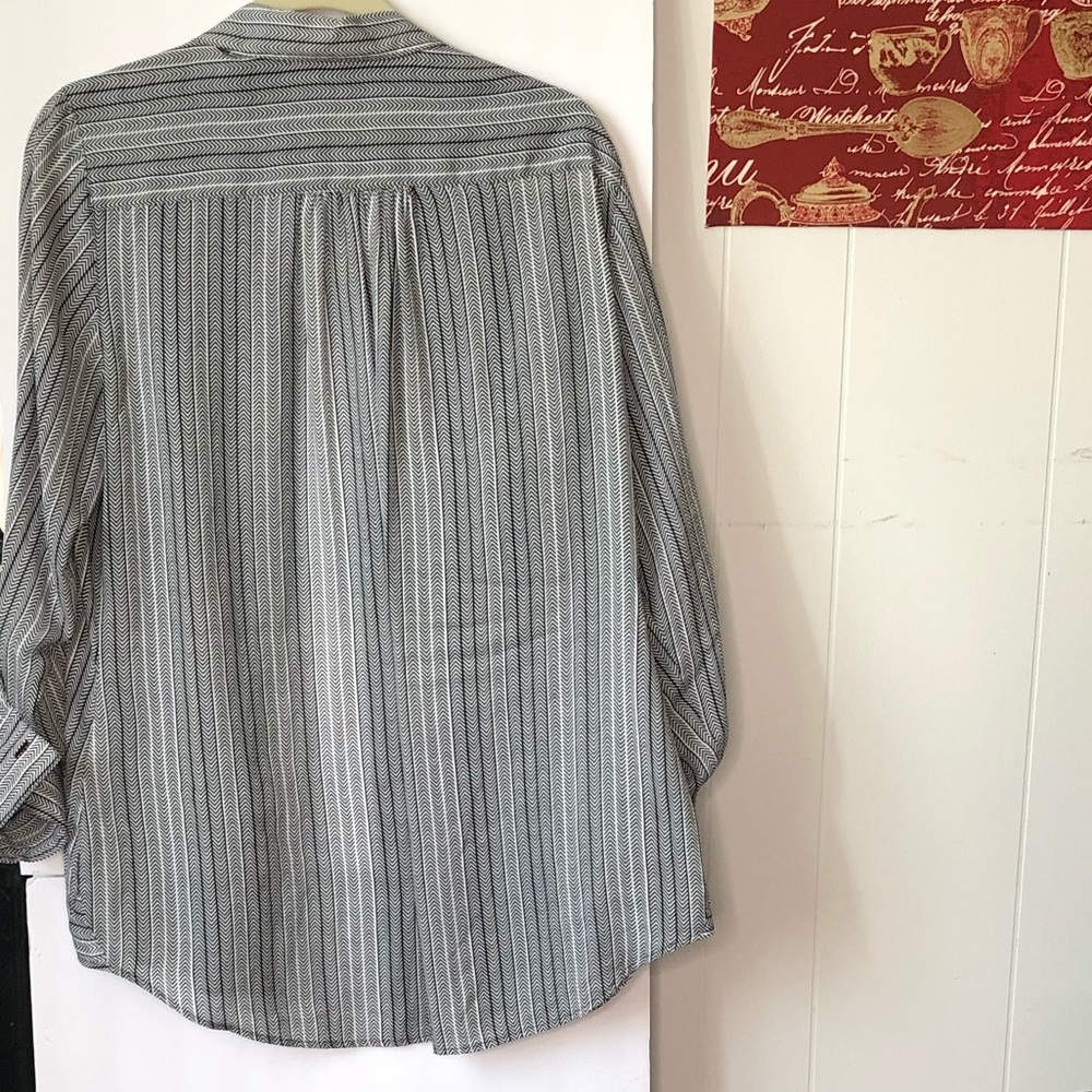 Foxcroft Button Up Top Size 16 Arrow Print - image 2